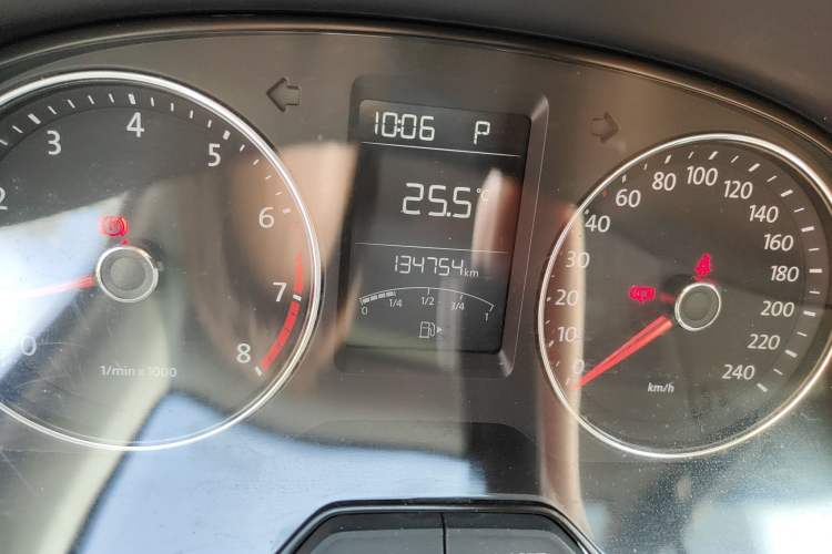 Used Volkswagen Lavida 2013 Revised Version 1.4 TSI DSG Comfort Edition Odometer Close Up