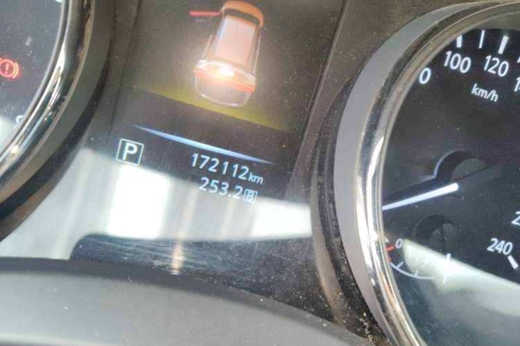 Used Nissan X-Trail 2014 2.0L CVT Comfort Edition 2WD Odometer Close Up