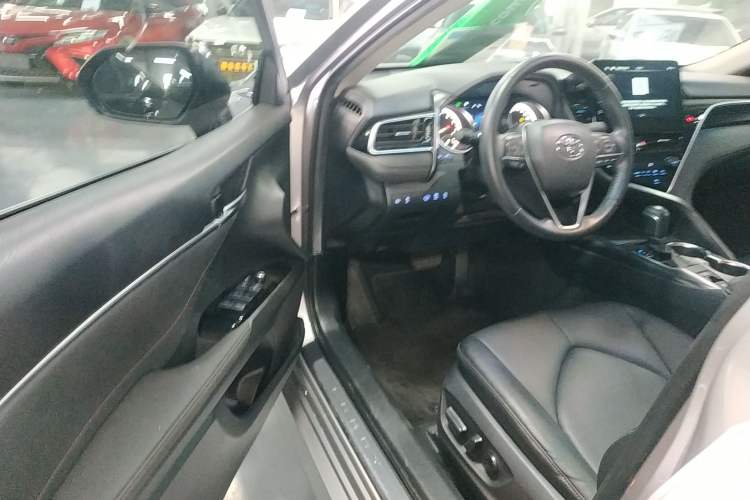 Used Toyota Camry 2021 2.0G Luxury Edition
