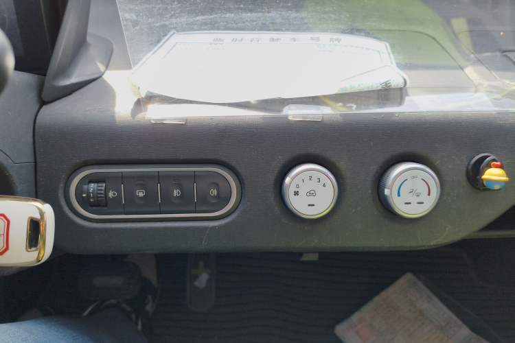 Used Baojun E100 2019 250KM Smart Drive Edition Audio And AC Panel