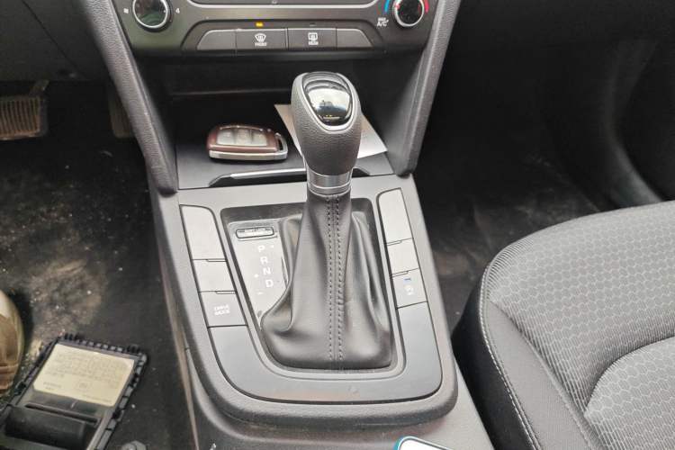 Used Hyundai Elantra (6th Generation / Lingdong) 2018 1.4T Dual-Clutch Xuan Dong · Dynamic Edition Gear Lever