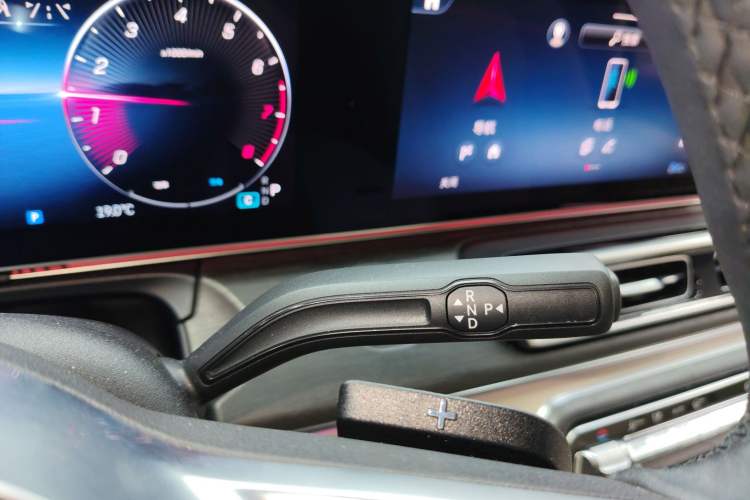 Used Mercedes-Benz V-Class 2024 V 300 L Long Wheelbase Prestige Edition Gear Lever