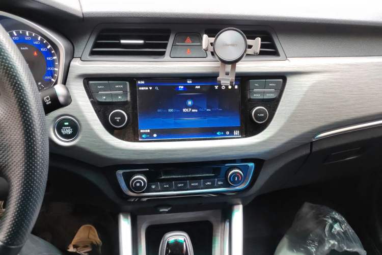 Used Geely Auto Vision X3 2017 1.5L Automatic Elite Model Audio And AC Panel