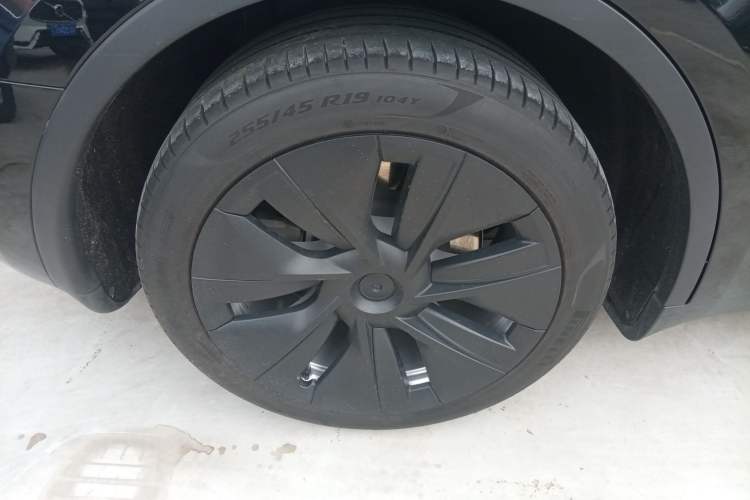 Used Tesla Model Y 2022 Revised Version Rear-Wheel Drive Right Rear Wheel Hub