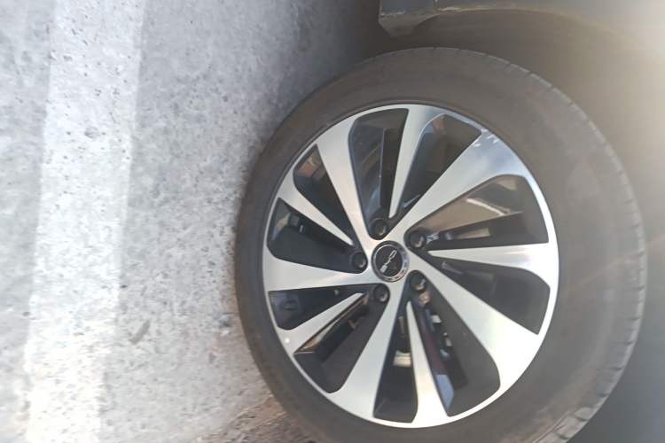 Used BYD Song PLUS New Energy 2023 Champion Edition DM-i 110KM Flagship PLUS Right Front Wheel Hub