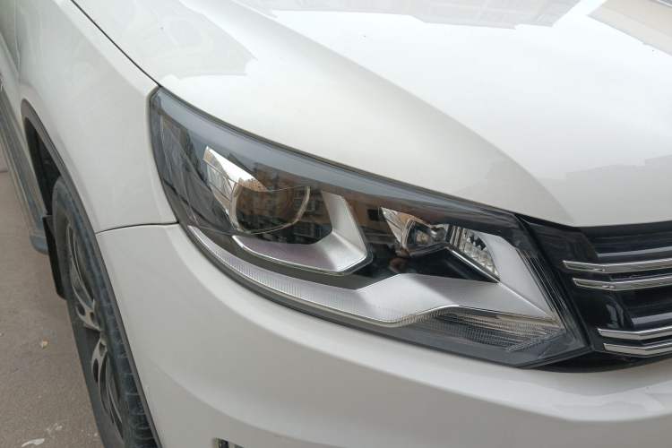 Used Volkswagen Tiguan 2015 1.8TSI Automatic Two-Wheel Drive Luxury Model Right Front Headlight