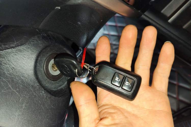 Used Toyota YARiS L Zhi Xuan 2016 Revised 1.5G CVT Xuan Dong Edition Vehicle Key