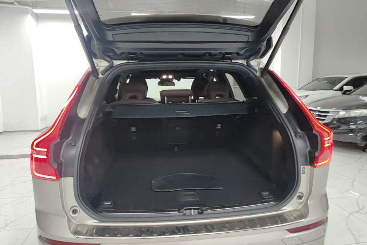 Used Volvo XC60 2023 B5 4x4 Smart Luxury Edition Trunk