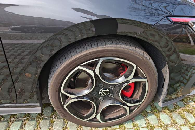 Used Volkswagen Golf GTI 2025 380TSI DSG GTI Right Front Wheel Hub