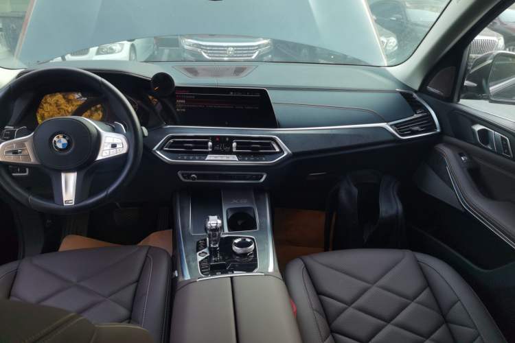 Used BMW X5 2022 xDrive 30Li Luxury M Sport Package
