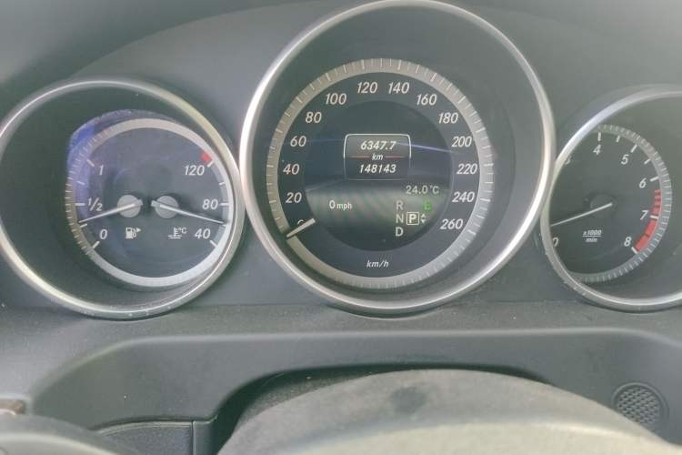 Used Mercedes-Benz E-Class 2015 E 200 L Odometer Close Up