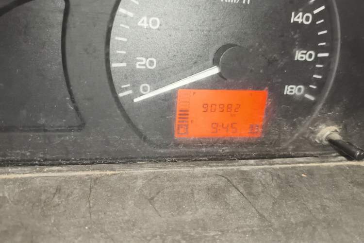 Used Wuling Rongguang 2017 1.5L Extended Basic Version Odometer Close Up