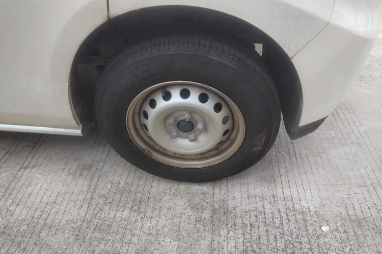 Used JMC E Fushun 2025 Model, Open Window Version, 53.58 kWh, Mid-axle, Mid-roof