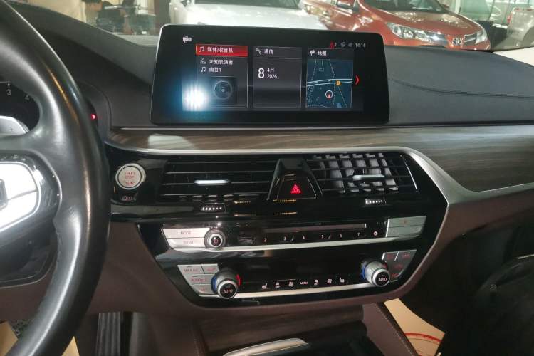 Used BMW 5 Series 2019 530Li Leading Model Luxury Package Audio And AC Panel