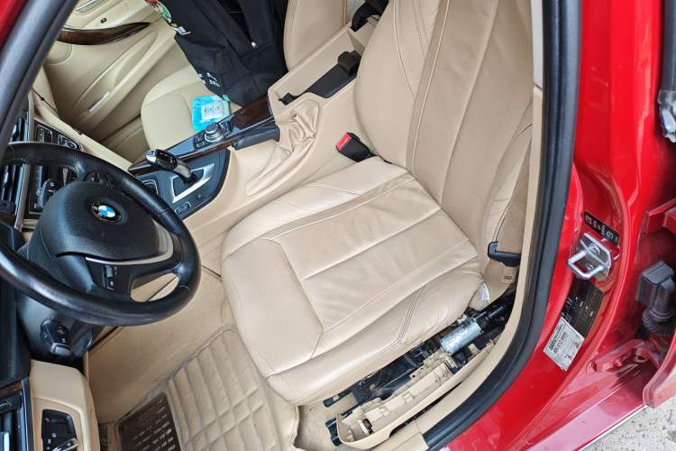 Used BMW 3 Series 2013 Facelifted 320Li Luxury Design Package