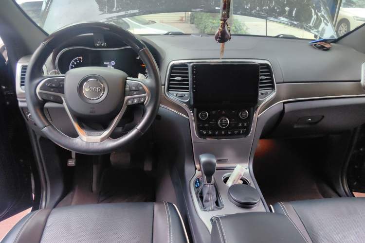 Used Jeep Grand Cherokee 2017 3.6L Luxury Navigation Edition
