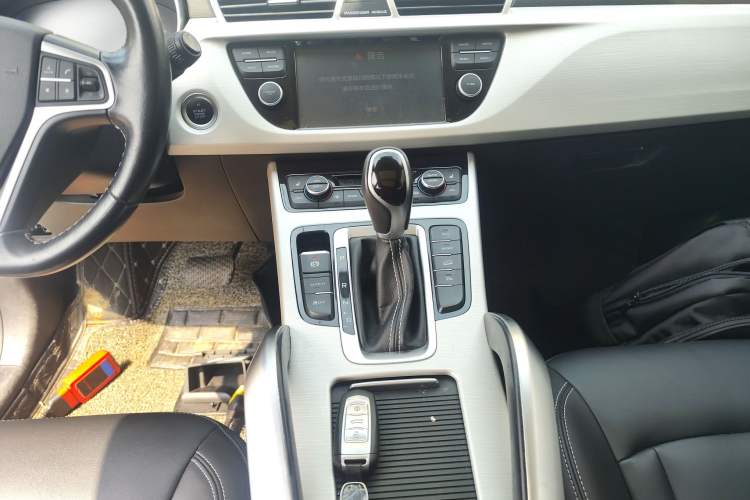 Used Geely Auto Emgrand X7 Sport 2018 1.8TD Automatic Two-Wheel Drive Smart Connect 4G Internet Edition
