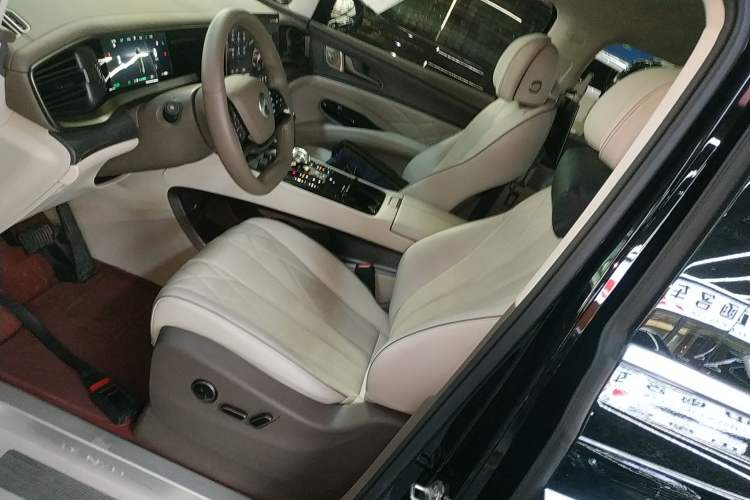 Used Denza D9 2022 EV 600 Four-Wheel Drive Prestige Model Left Front Seat