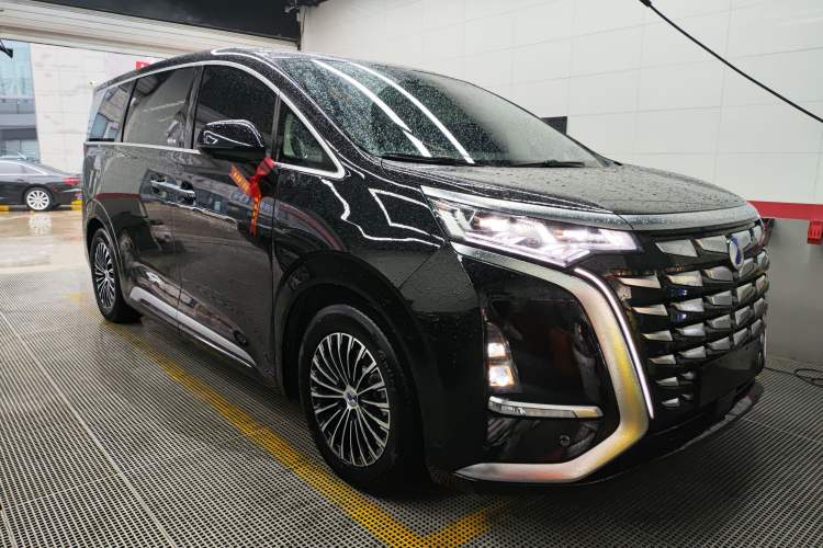 Used Denza D9 2024 DM-i 1050 Luxury Model
