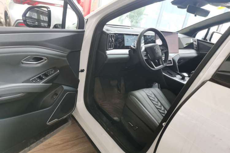 Used BYD Song L DM-i 2025 Intelligent Driving Version 112 km Beyond-Range Type
