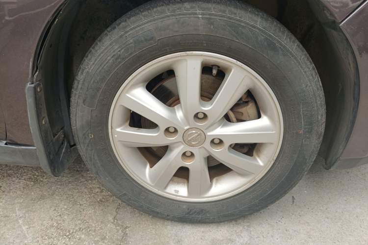 Used Nissan Tiida Sedan 2009 1.6L Automatic Tech Edition Right Front Wheel Hub