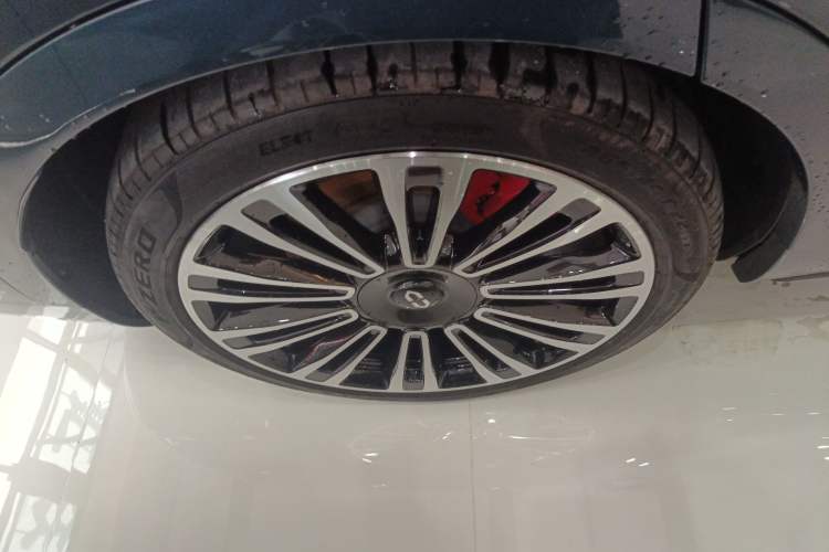 Used Hima AITO M9 2024 Range-Extended Ultra Version 52 kWh 6-Seater Model Right Rear Wheel Hub