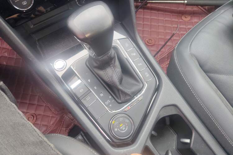 Used Volkswagen Tiguan L 2019 380TSI Automatic All-Wheel Drive Luxury Edition with 7 Seats China VI Standard Gear Lever