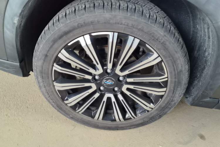 Used CHANGAN OSHAN X5 2021 1.5T DCT Prestige Edition Left Front Wheel Hub