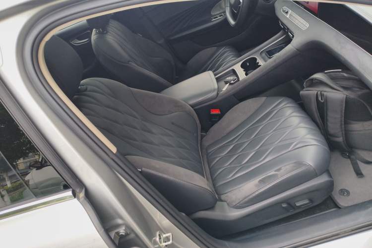 Used Roewe D7 2023 DMH 125km Flagship Edition