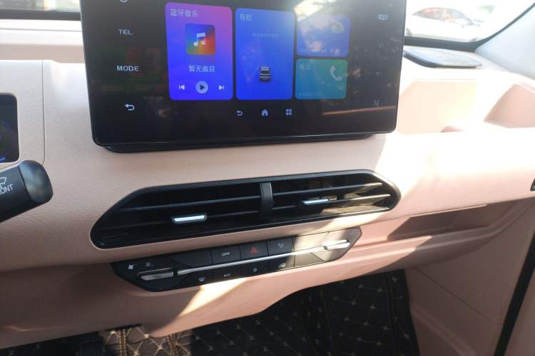 Used Geely Galaxy Panda 2024 Panda Mini 200km Endurance Bear Audio And AC Panel