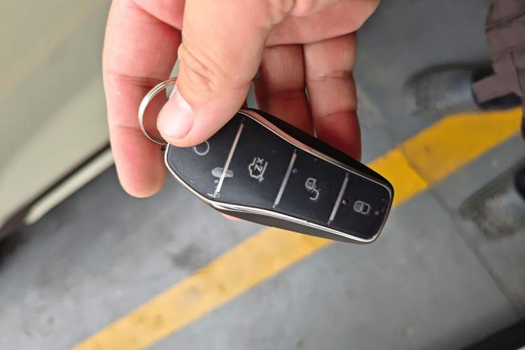 Used BYD Yuan UP 2025 Intelligent Driving Version 401 KM Dynamic Edition Vehicle Key