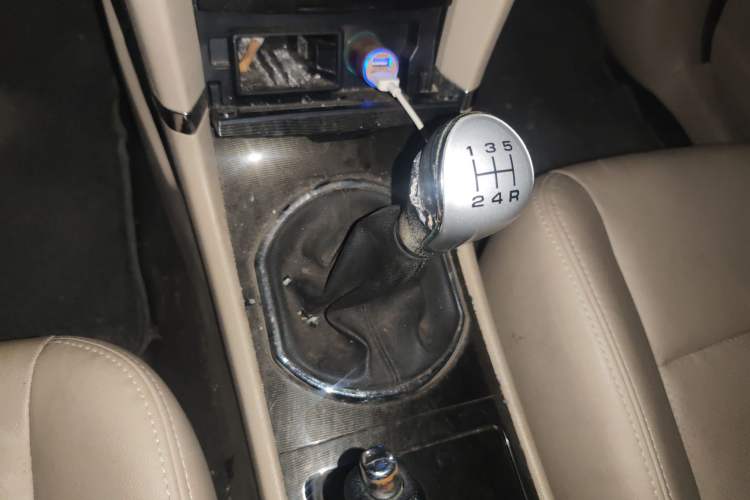 Used Zotye Z300 2016 New Vision 1.5L Manual Entry-Level Model Gear Lever