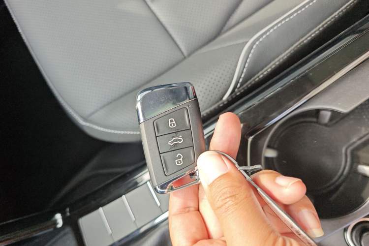 Used Volkswagen Passat 2024 380TSI Elite Edition Vehicle Key