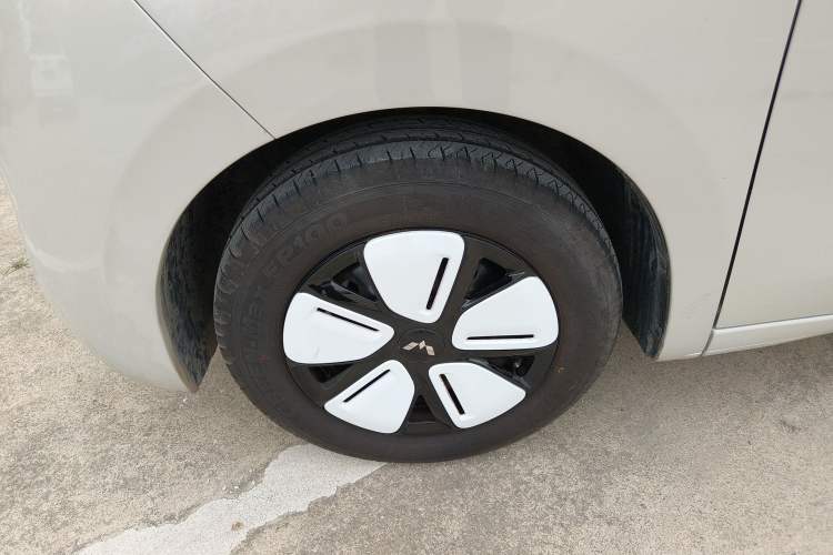 Used Wuling Hongguang MINIEV 2025 Four-Door Version Advanced Edition Left Front Wheel Hub