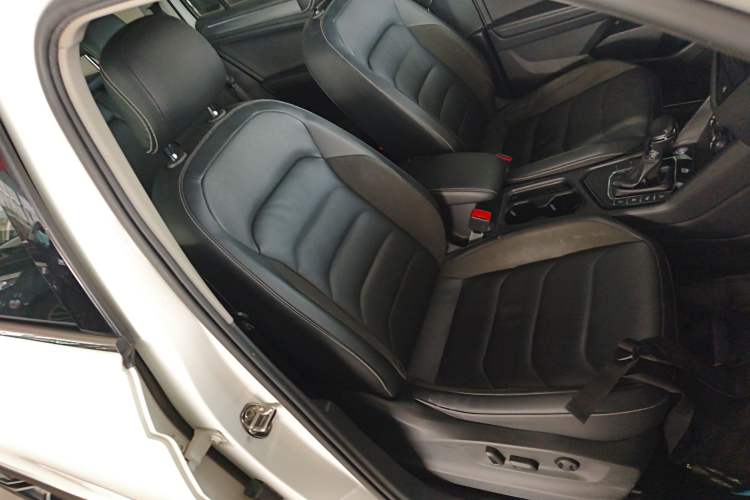 Used Volkswagen Tiguan L 2021 330TSI Automatic Two-Wheel Drive R-Line Enhanced Edition
