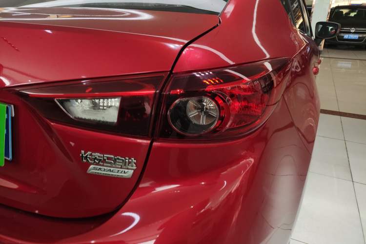 Used Mazda 3 Axela 2016 Sedan 1.5L Automatic Luxury Model Exterior 3