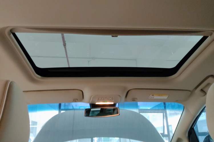 Used Buick GL8 2023 Facelifted Land Cruiser Executive Luxury Version