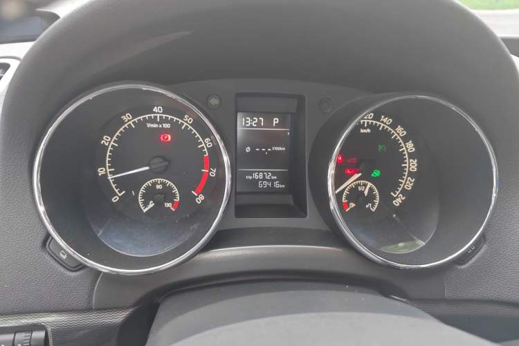 Used Skoda Yeti 2014 1.4TSI DSG Explorer Edition Instrument Cluster