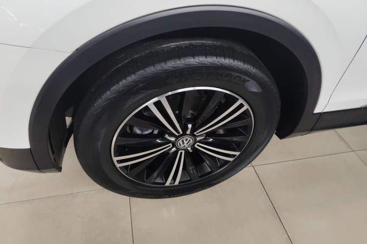 Used Volkswagen Tiguan L 2019 Updated Version 330TSI Automatic Two-Wheel Drive Panoramic Comfort Edition China VI Standard