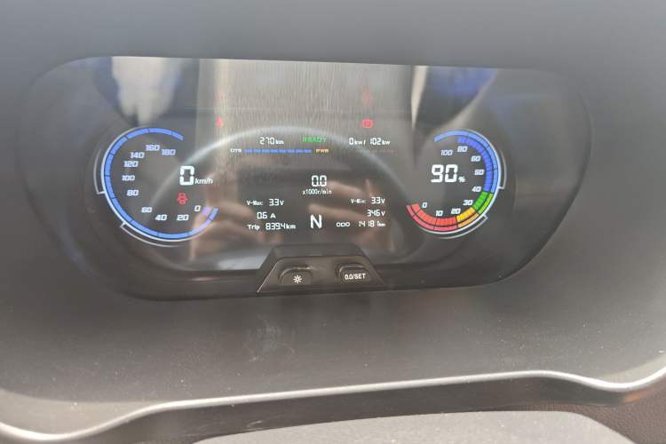 Used CHANGAN KAICHENG Ruixing EM80 2025 Passenger Version Comfort Edition 6-Seater 300 km Dual-Swing Doors Odometer Close Up