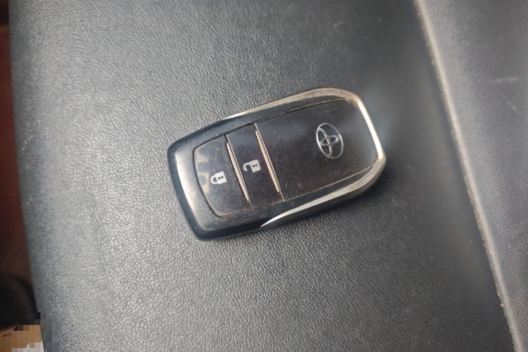 Used Toyota RAV4 2016 2.0L CVT Two-Wheel Drive Smart Edition China V Standard Vehicle Key