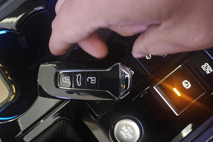 Used Volkswagen Touareg 2025 2.0 TSI Sharp Edition Vehicle Key