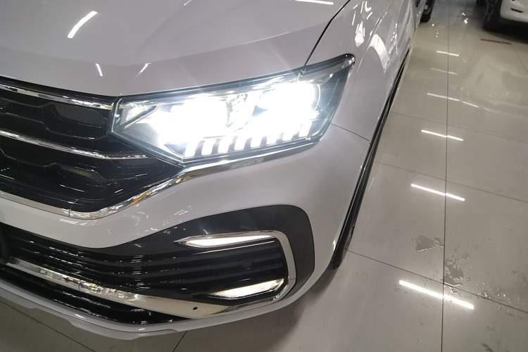 Used Volkswagen Tayron X 2020 330TSI Two-Wheel Drive Luxury Smart Connectivity Version