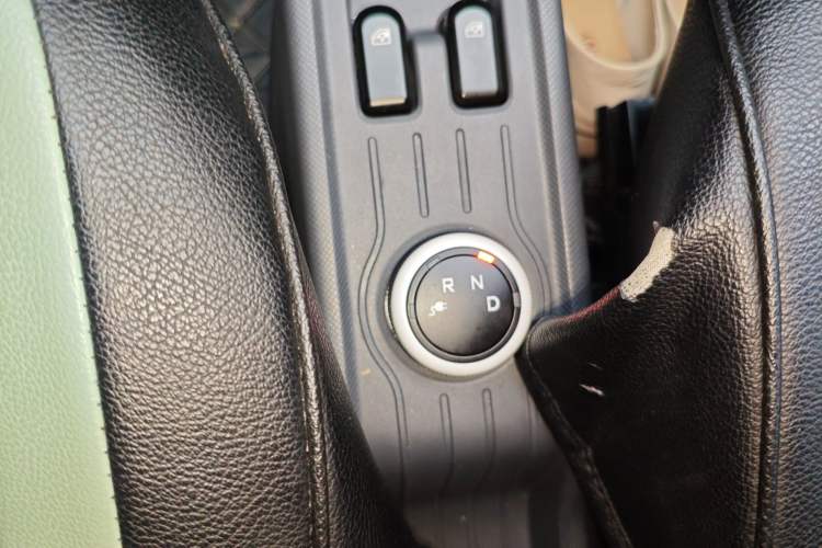 Used Wuling Hongguang MINIEV 2022 Macaron Premium Model – Lithium Iron Phosphate Gear Lever