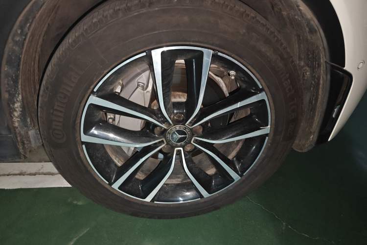 Used Mercedes-Benz GLC 2020 Facelift GLC 300 L 4MATIC Dynamic Edition Right Front Wheel Hub