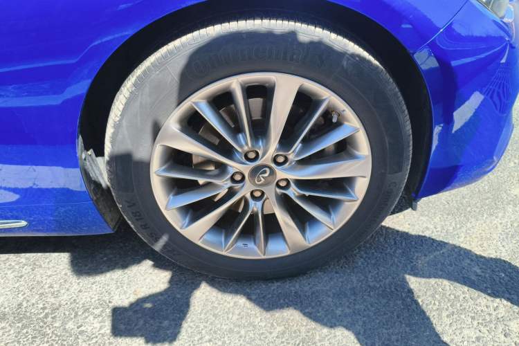 Used Infiniti Q50L 2018 2.0T Enjoyment Edition China V standard Right Front Wheel Hub