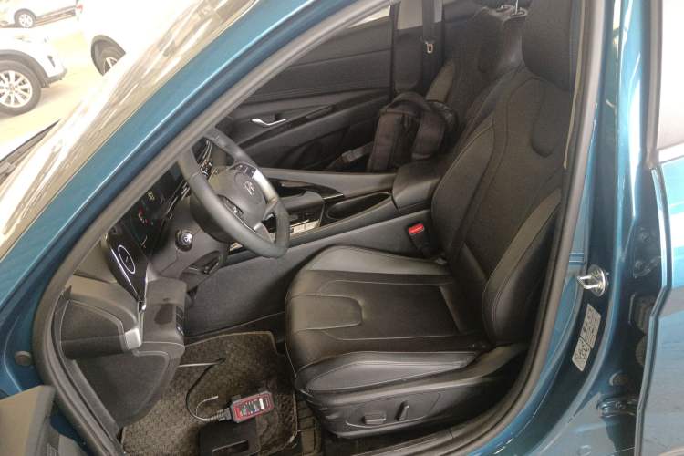 Used Hyundai Elantra 2023 1.5L CVT LUX Prestige Edition