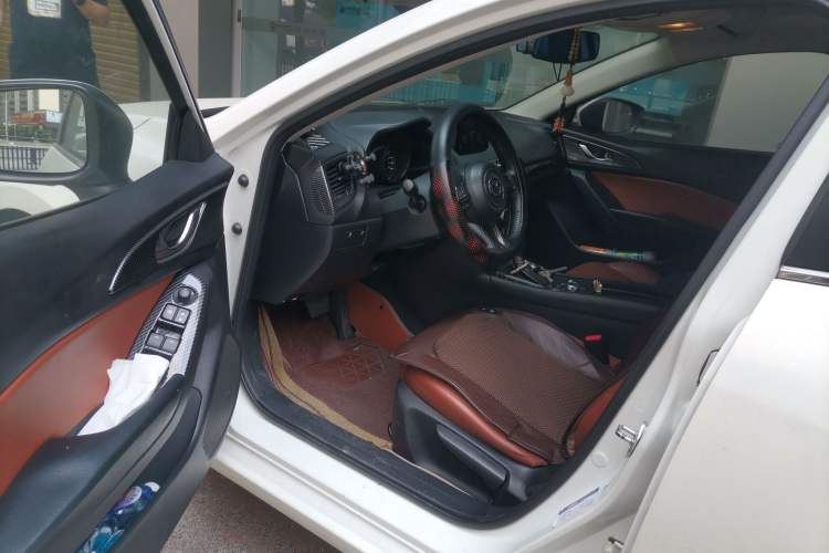 Used Mazda 3 Axela 2017 Sedan 1.5L Automatic Luxury Model Emission Standard China V Driver Seat