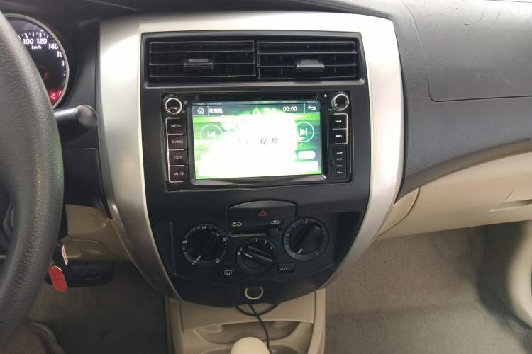 Used Nissan Livina 2015 1.6XE CVT Comfort Edition Audio And AC Panel