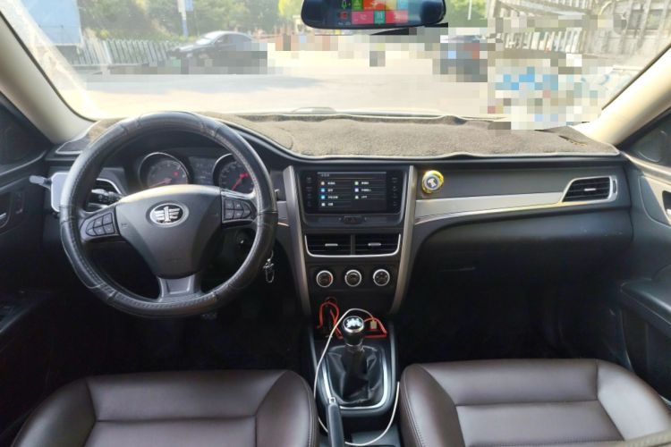 Used Bestune B30 2016 1.6L manual luxury version Center Console